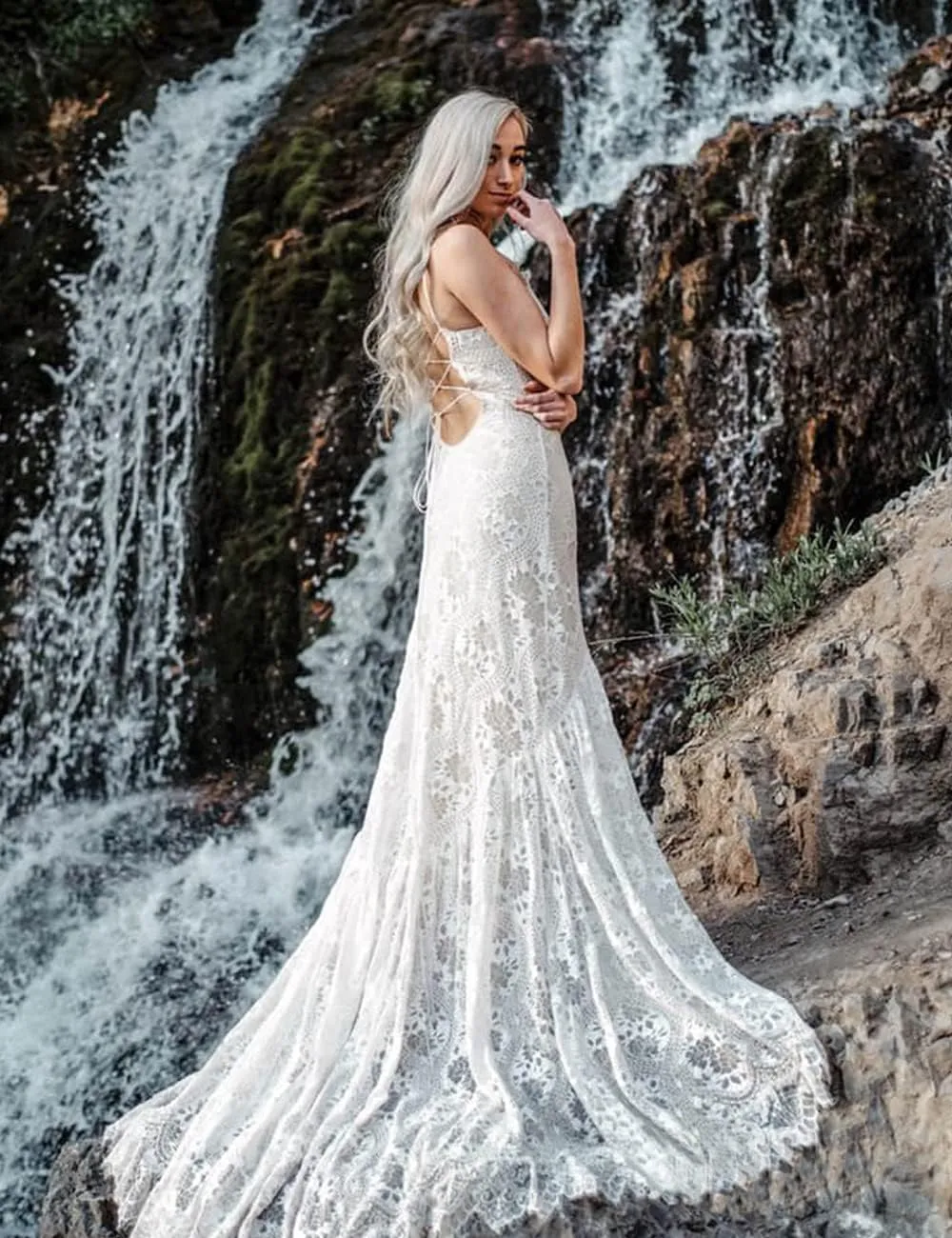 LIPOSA Boho Lace Wedding Dresses for Bride Spaghetti Strap Sweetheart A Line Sleeveless Courthouse Bridal Gowns