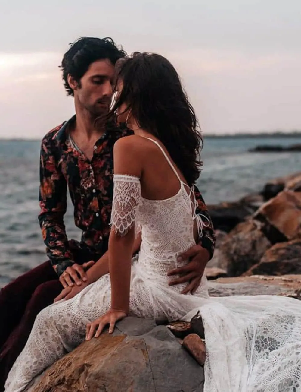 LIPOSA Boho Lace Wedding Dresses for Bride Spaghetti Strap Sweetheart A Line Sleeveless Courthouse Bridal Gowns