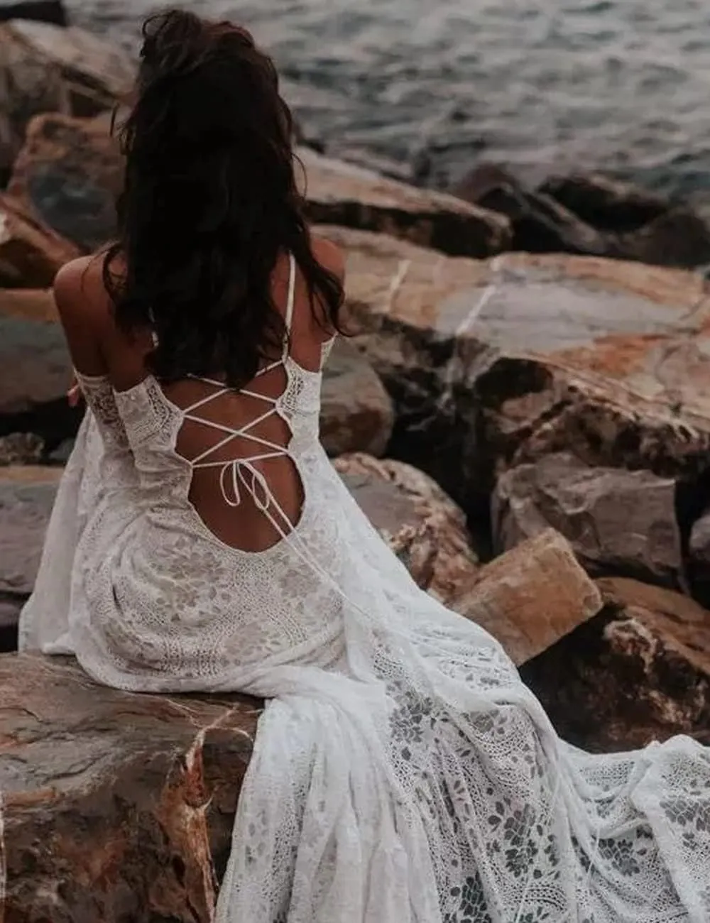 LIPOSA Boho Lace Wedding Dresses for Bride Spaghetti Strap Sweetheart A Line Sleeveless Courthouse Bridal Gowns