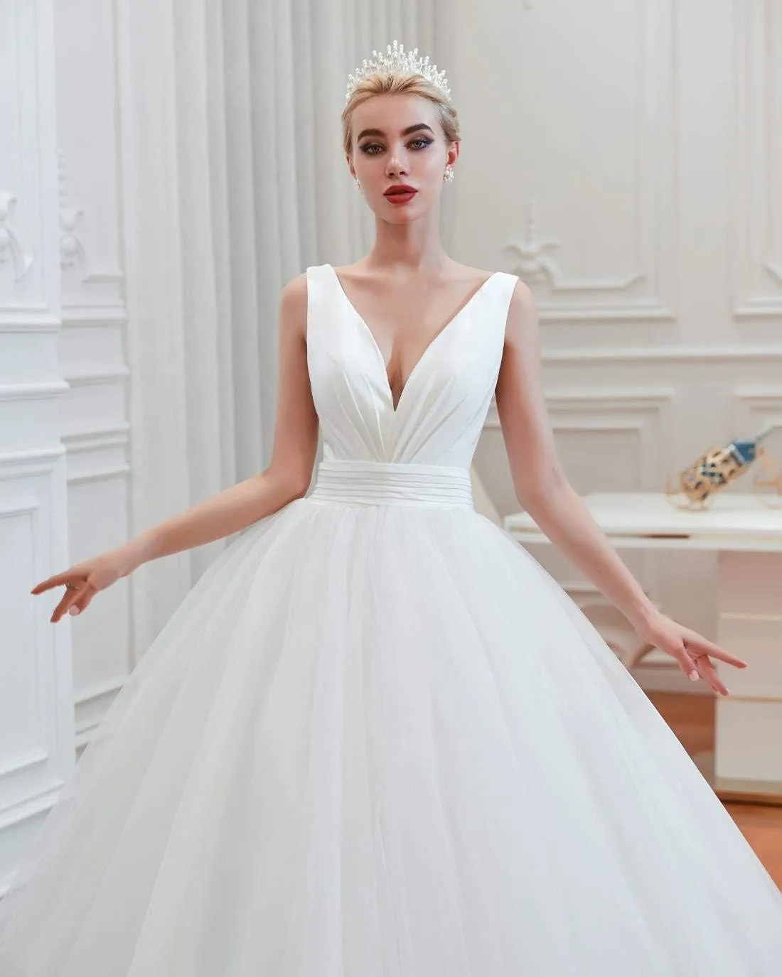 Women's Simple V Neck Sleeveless Satin Tulle Backless Bride Ball Gown Evening Wedding Dress White