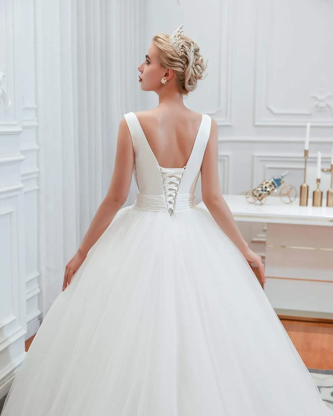 Women's Simple V Neck Sleeveless Satin Tulle Backless Bride Ball Gown Evening Wedding Dress White
