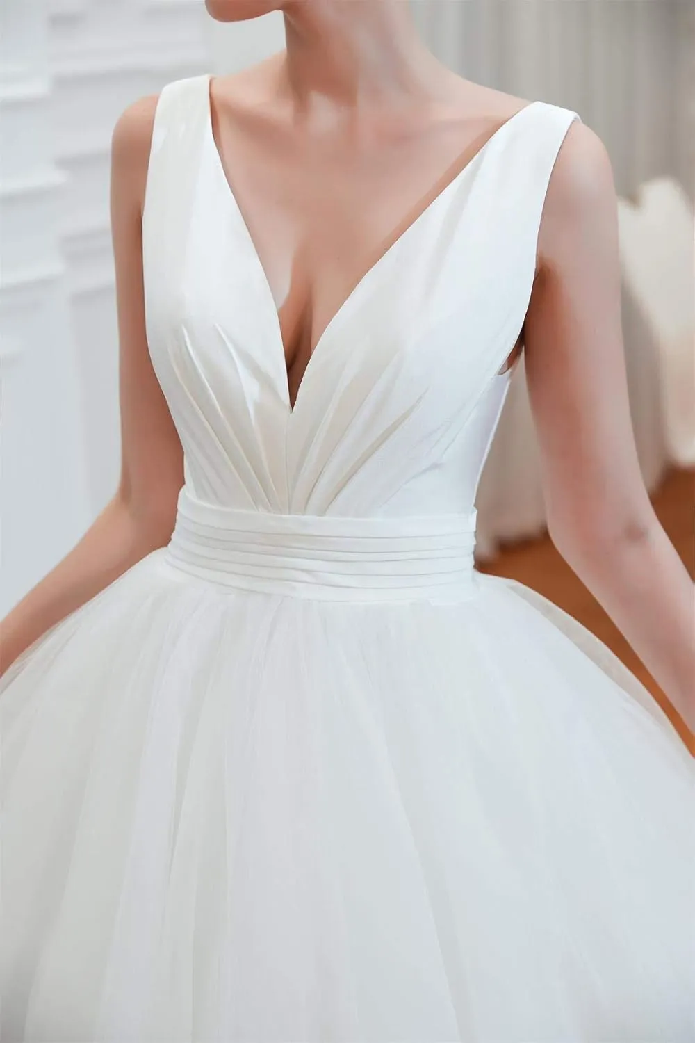 Women's Simple V Neck Sleeveless Satin Tulle Backless Bride Ball Gown Evening Wedding Dress White